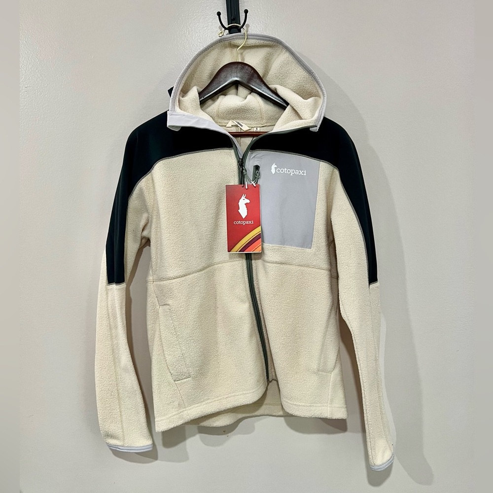 Cotopaxi Abrazo Hooded Full-Zip Fleece Jacket in Cream and Black